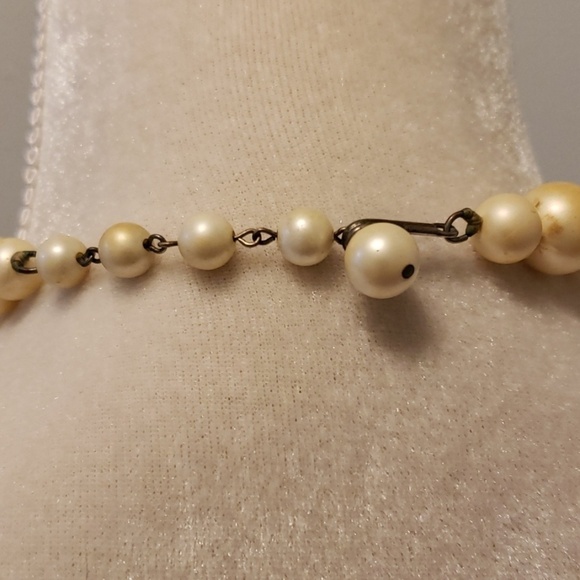 VINTAGE Faux Pearl Bead Choker Necklace Classic! - Picture 4 of 8